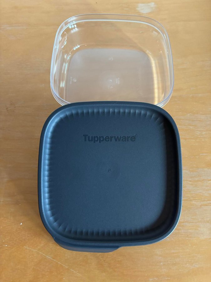 Tupperware Ultra Clear kvadtratisk, 8,25dl, svart lock, HELT NY!