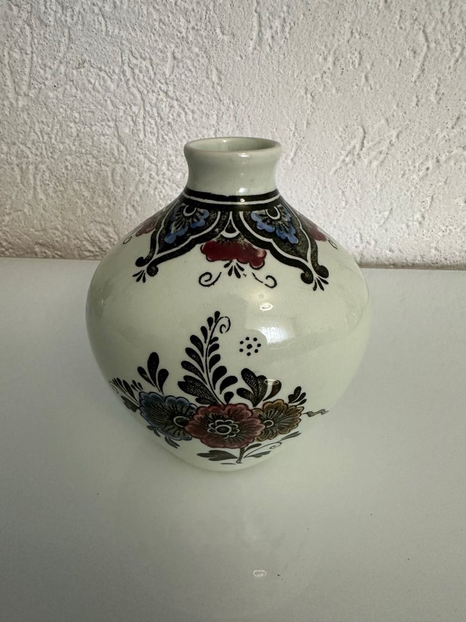 Vase mit Pfau