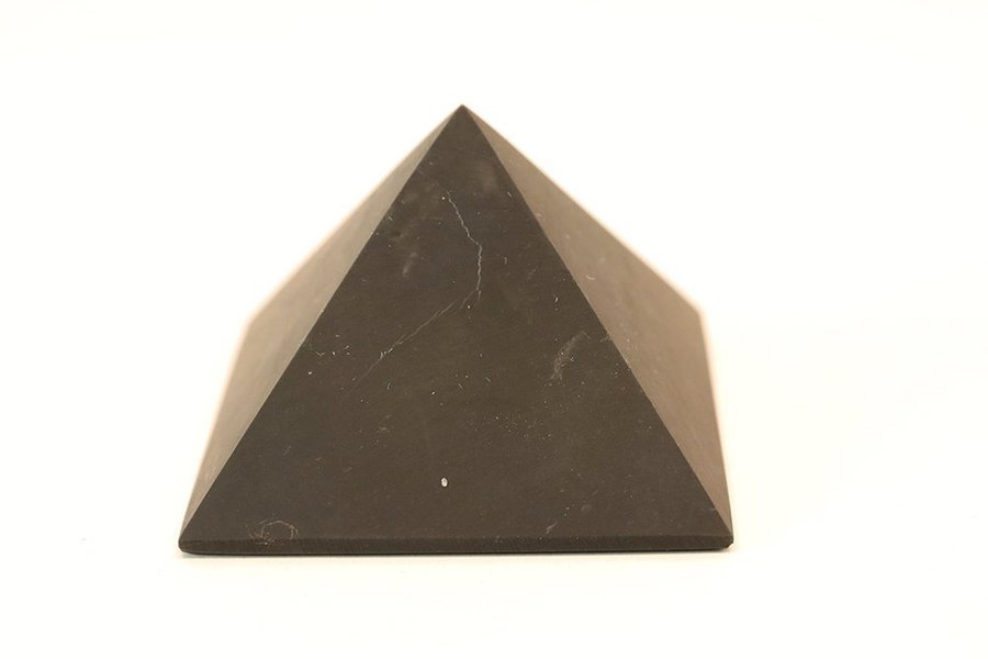 Shungit Opolerad Pyramid 51 mm - 74 gram - Karelen