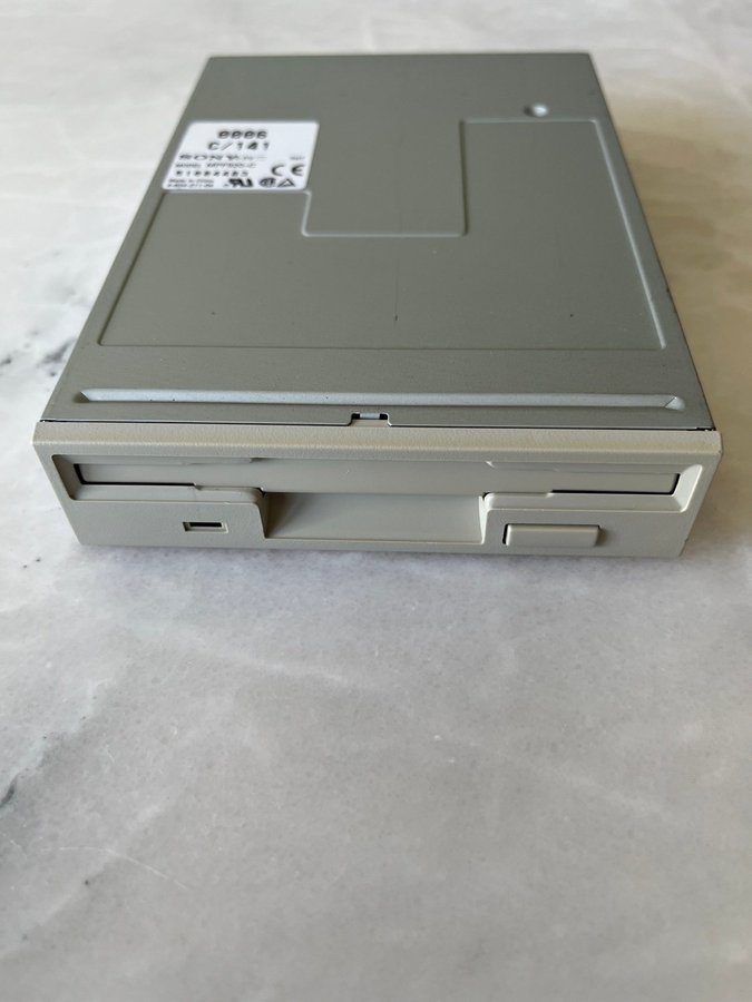 Sony MPF920c C/141 Vit Diskettstation/Floppy 1.44MB