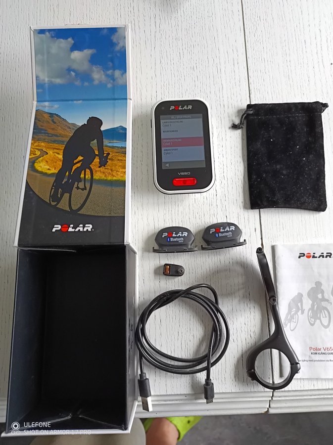 Stort paket Polar pulsklockor och Polar V650 cykeldator med tillbehör