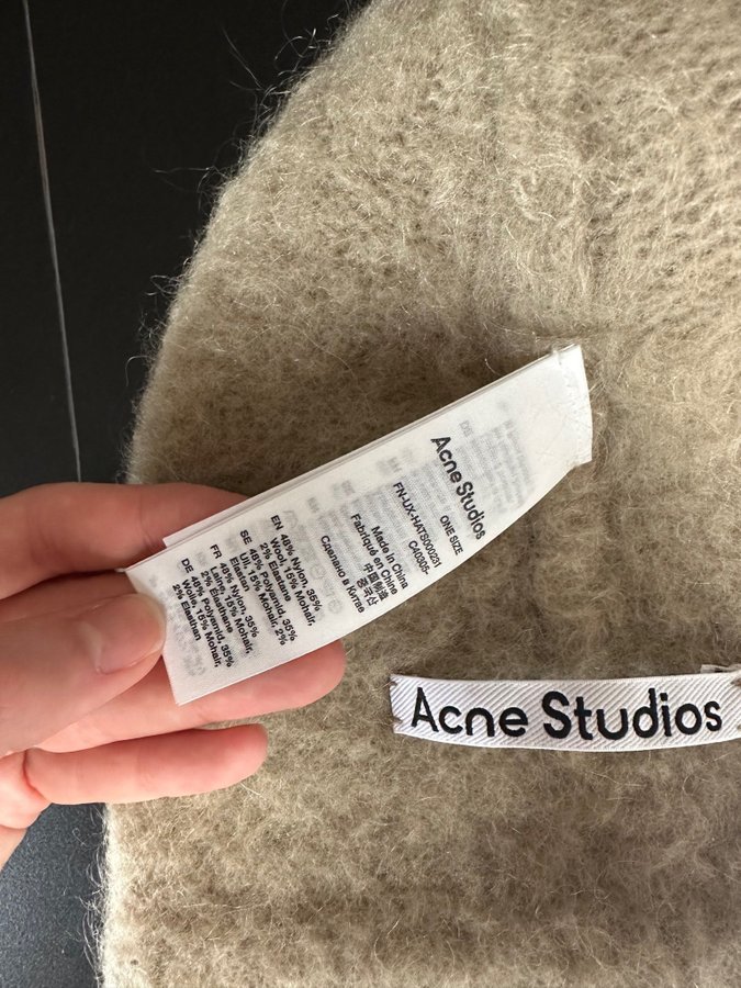 Acne Studios beige mössa