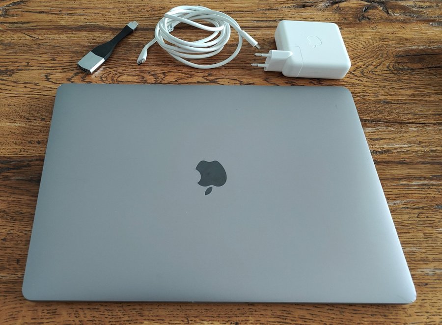 Macbook Pro 15” 2017 (i7 16GB 512GB) - touchbar - läs