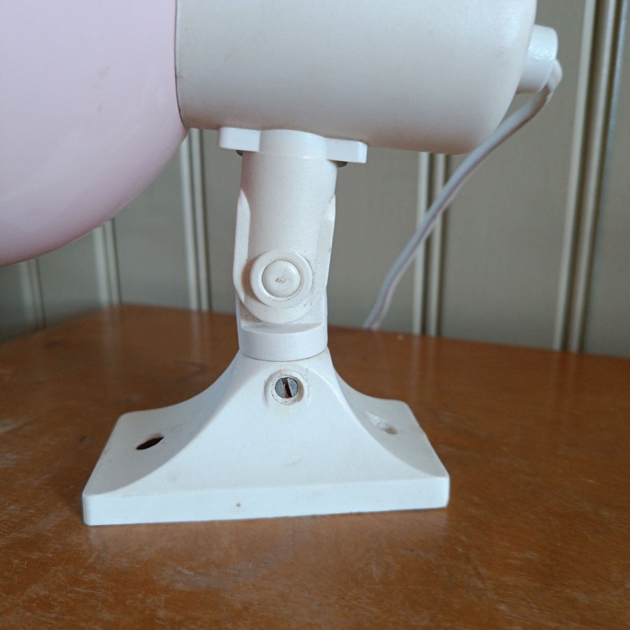 Retro rosa lampa vägglampa metall plast Töreboda