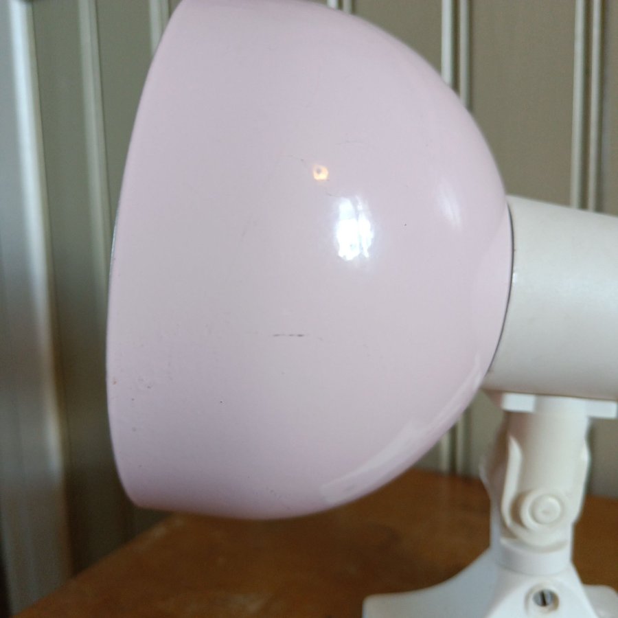 Retro rosa lampa vägglampa metall plast Töreboda