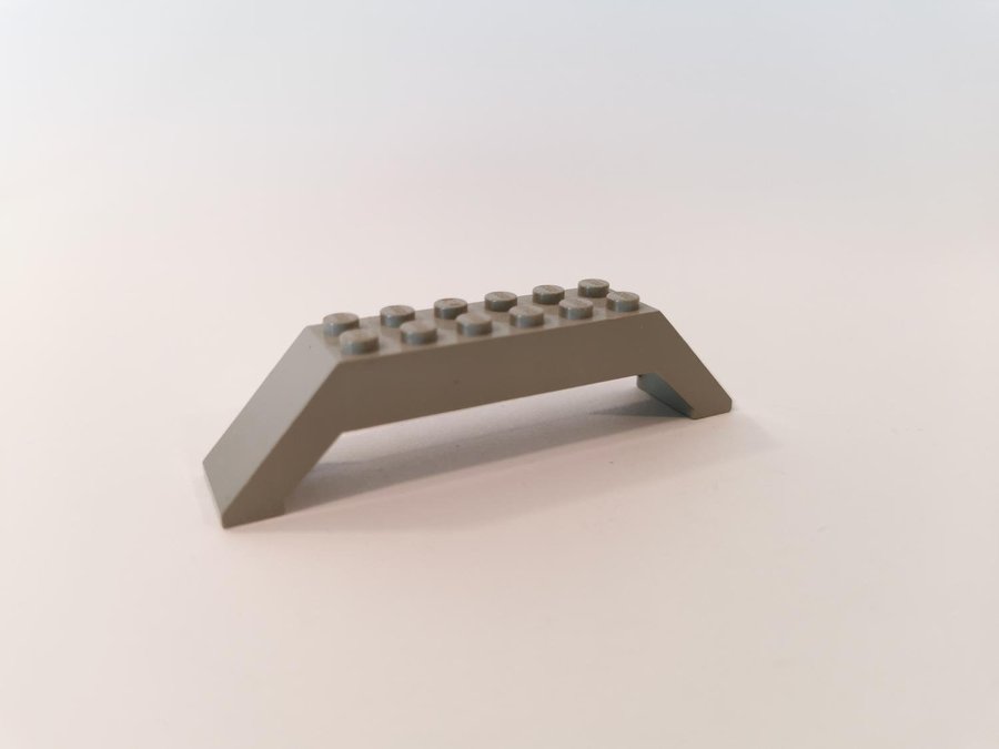 Lego - bit - vinklad - 10x2x2 - part 30180 - ljusgrå (old light gray)