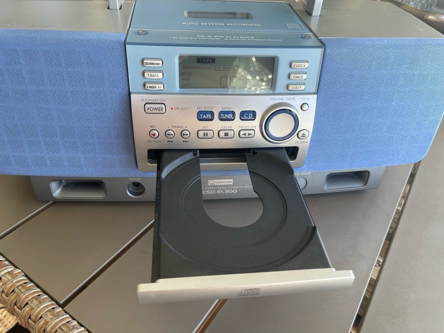 Aiwa CSD-EL300K CD-spelare, kassettbandspelare och radio