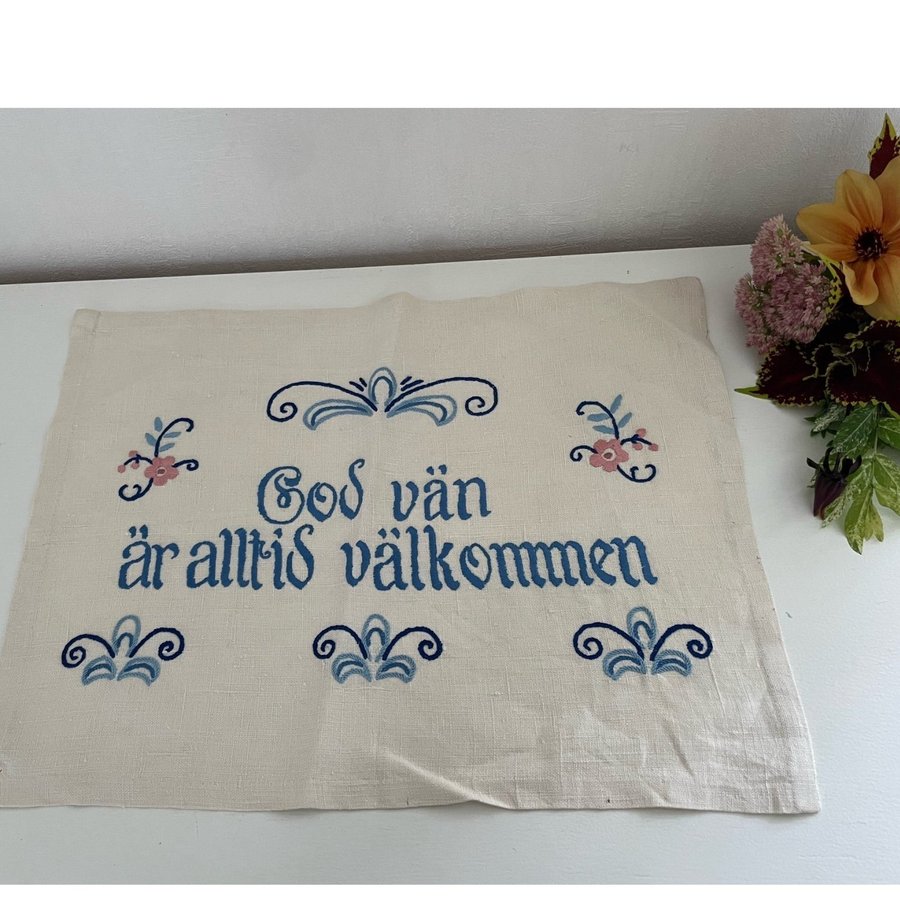 Broderad bonad/” God vän är alltid välkommen"