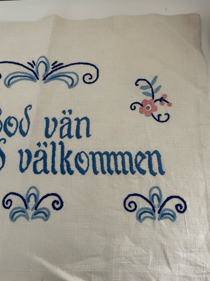 Broderad bonad/” God vän är alltid välkommen"