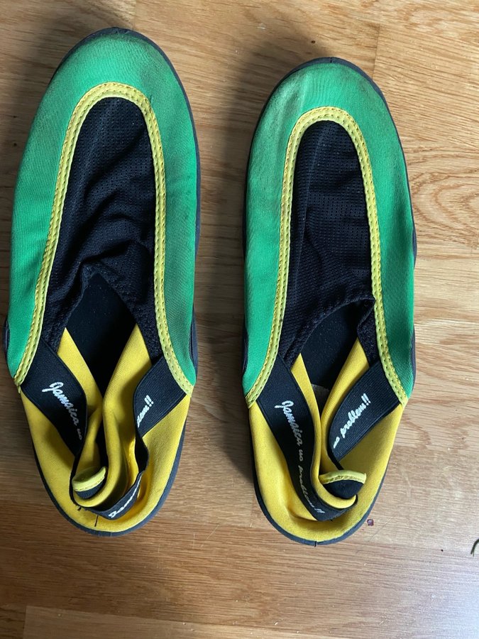 Slip-ons från Jamaica stl 8/41