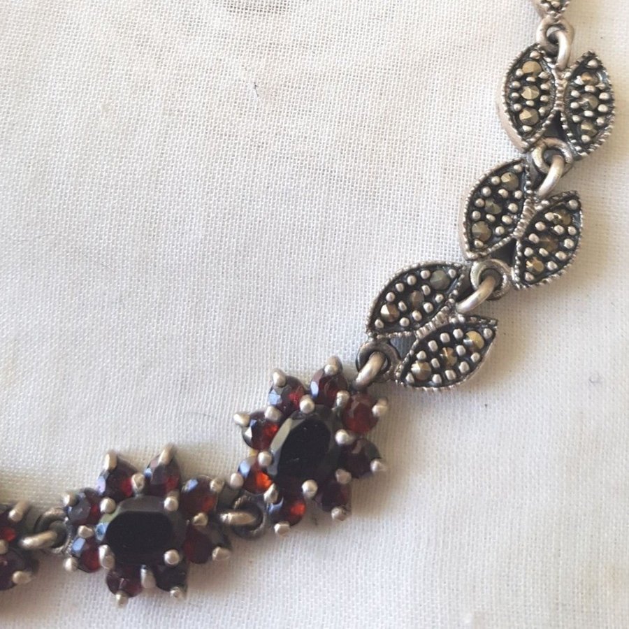 Vintage- collier av silver m glittriga granater/garnets o markasiter, L38,5cm