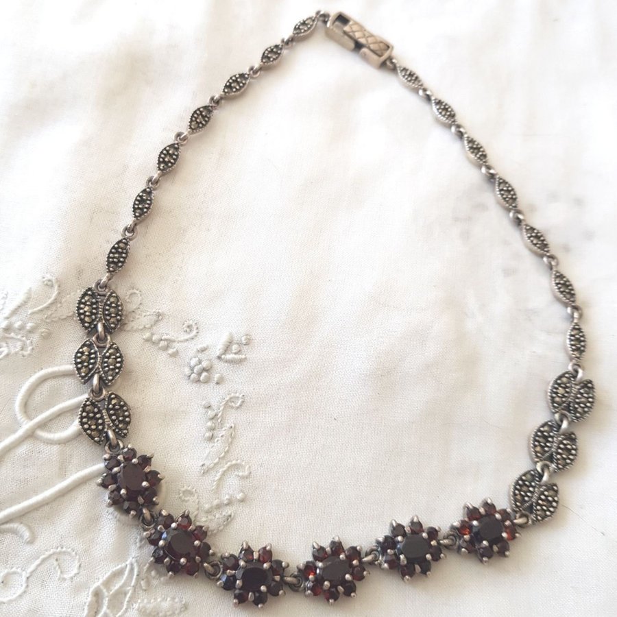 Vintage- collier av silver m glittriga granater/garnets o markasiter, L38,5cm