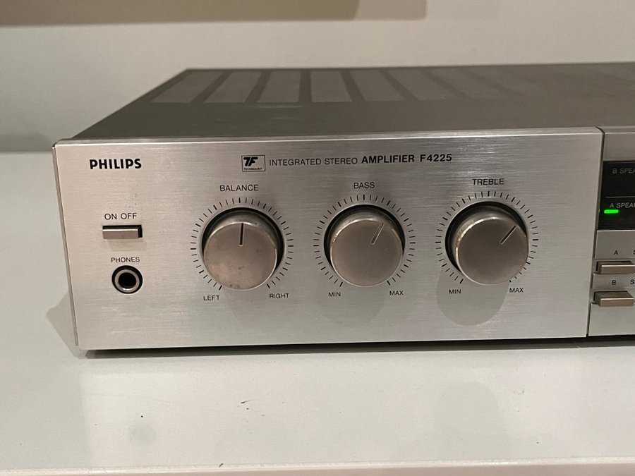 Philips F4225 Integrerad Stereo Förstärkare i fint fungerande skick!