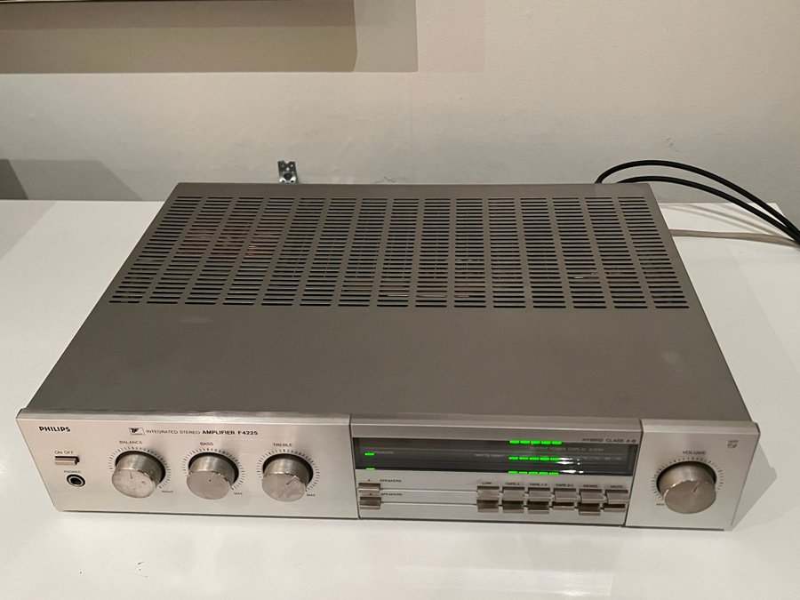 Philips F4225 Integrerad Stereo Förstärkare i fint fungerande skick!