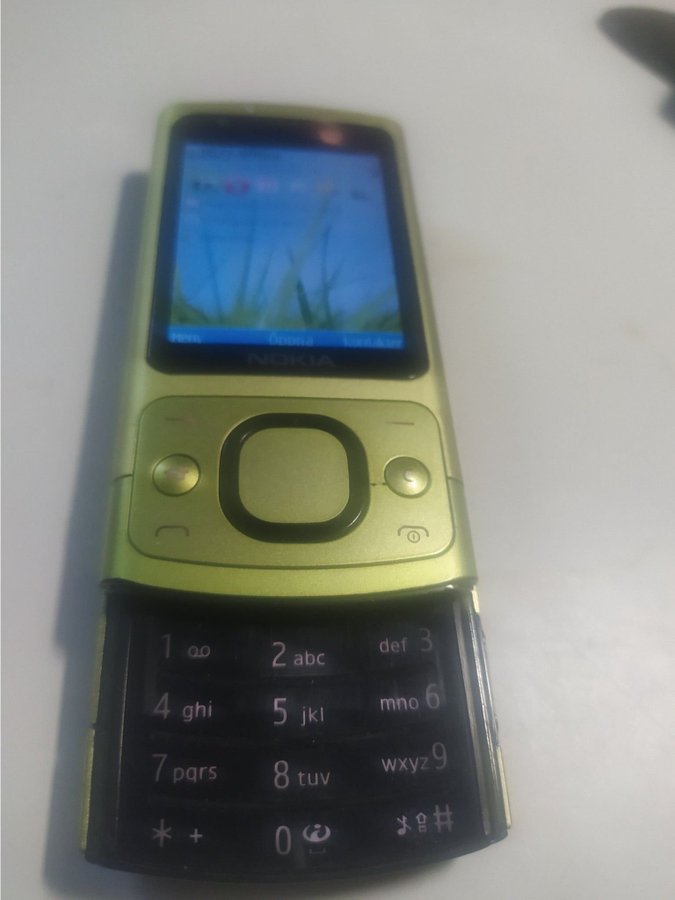 Nokia Mobiltelefon 6700 slide