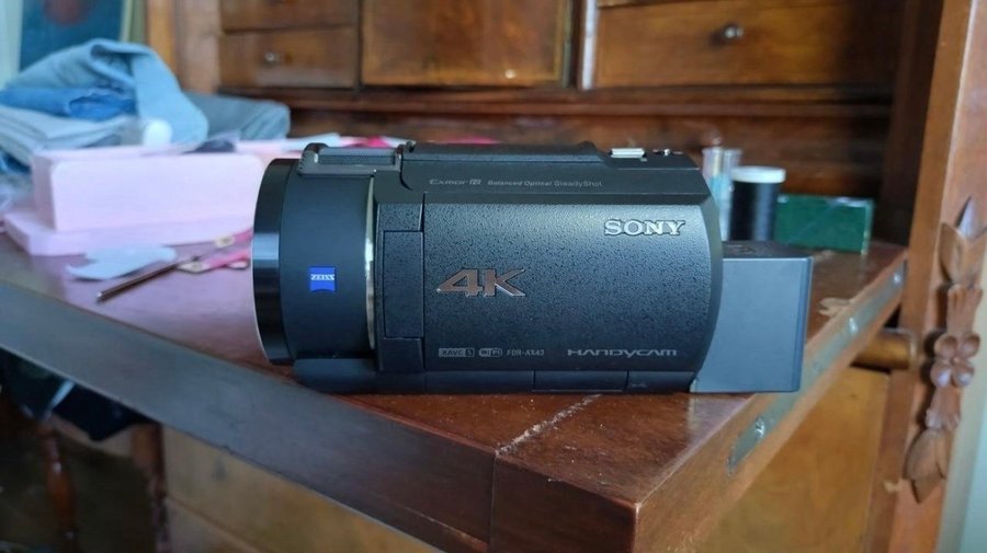 Sony Handycam FDR-AX43A 4K