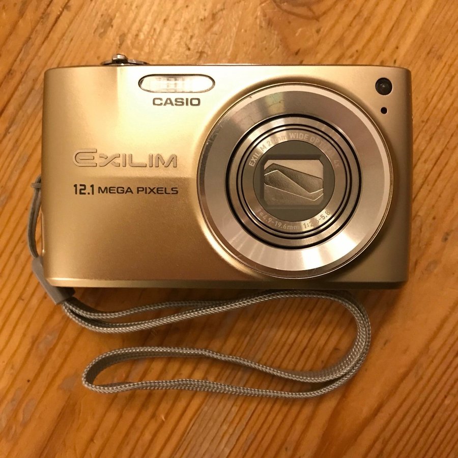 Casio Exilim EX-Z400 (12.1 Mega Pixel)