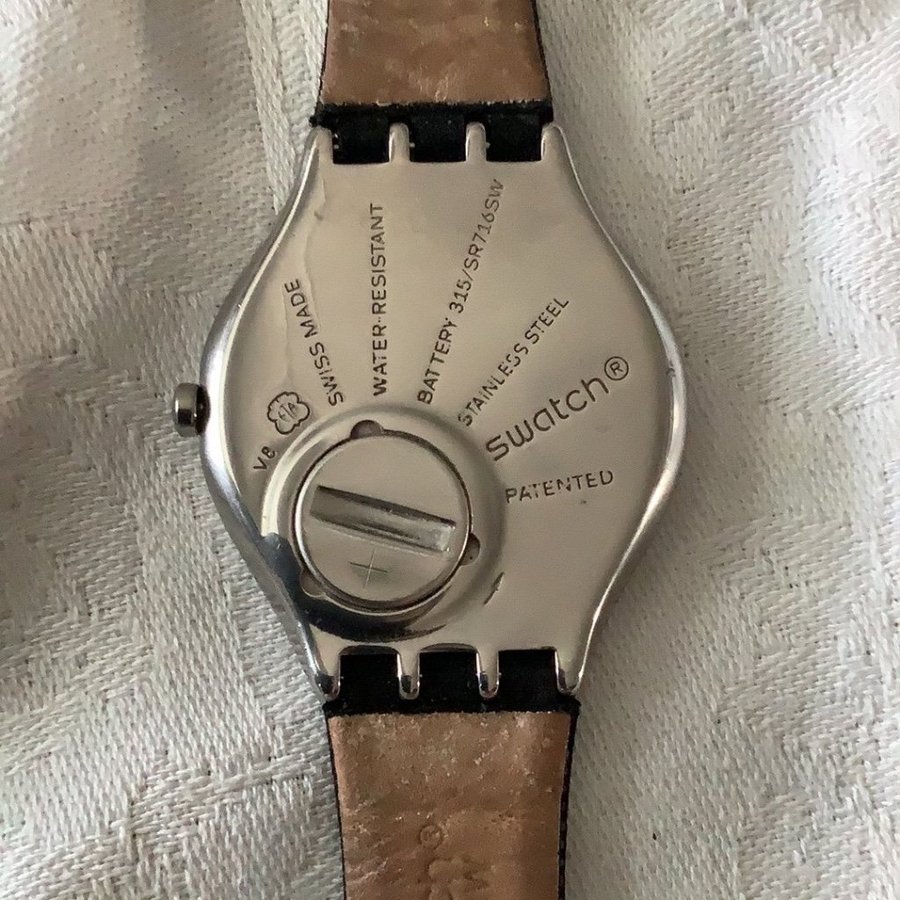 Swatch Analog kvartsur för dam med läderarmband