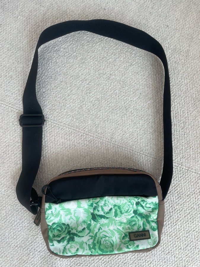 Ganni väska, modellen Festival Bag