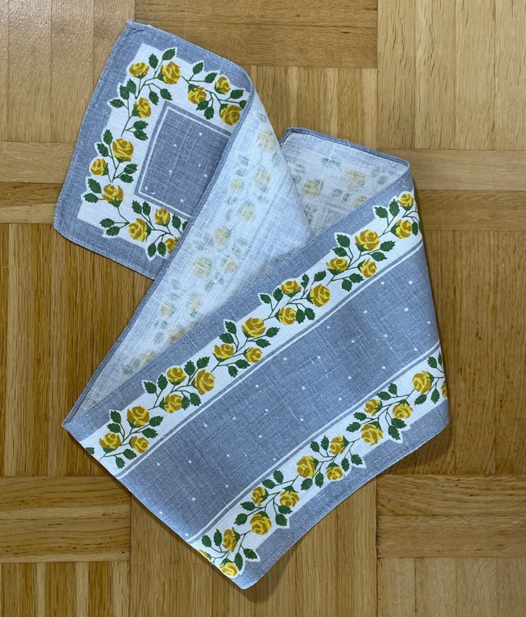 Retrotextil löpare i linne med rosmotiv 94 x 18 cm