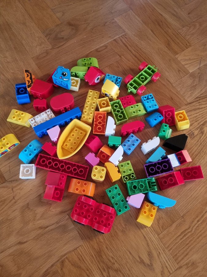 Lego Duplo - Stort set med olika delar