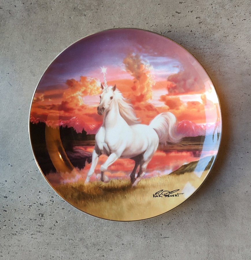 Royal Doulton- The Mystical Diamond Unicorn- Samlartallrik