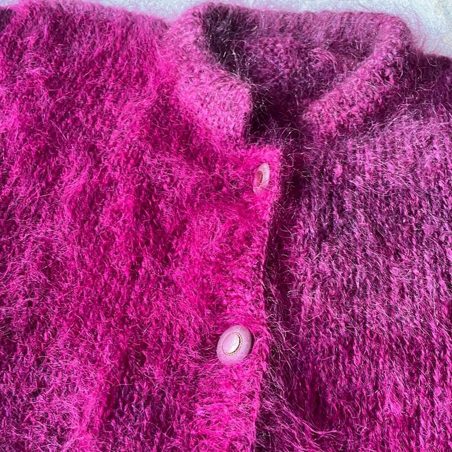 Handstickad Vintage kofta i fransk mohair underbara lila cerise skiftande färger