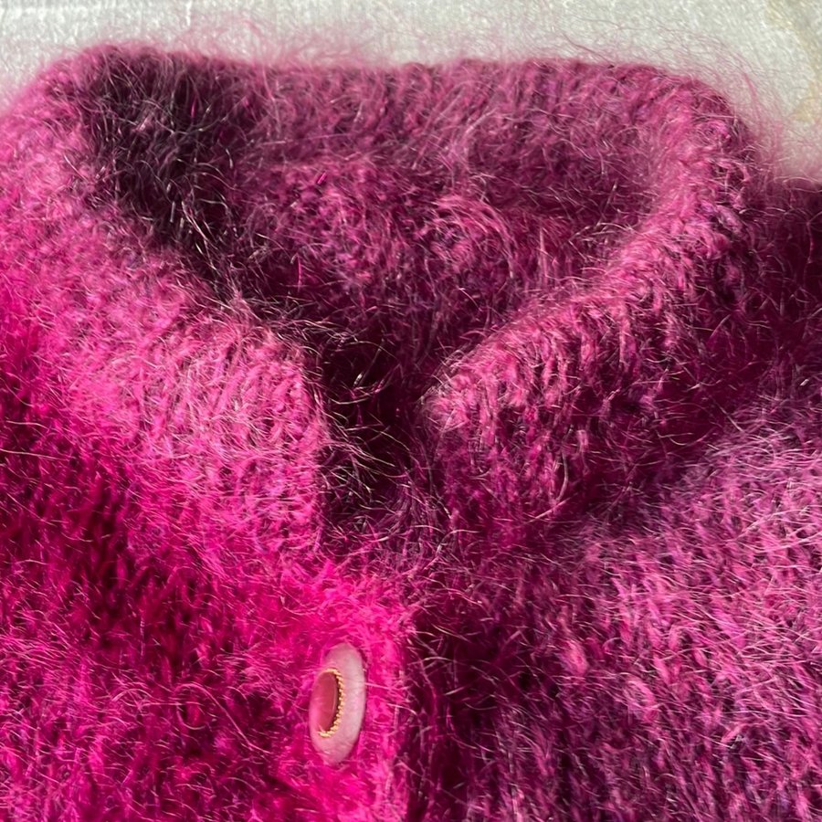 Handstickad Vintage kofta i fransk mohair underbara lila cerise skiftande färger