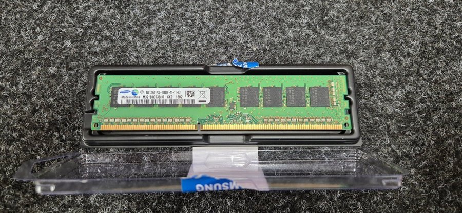 Samsung 4 X 8GB DDR3-1600 ECC UDIMM = 32GB