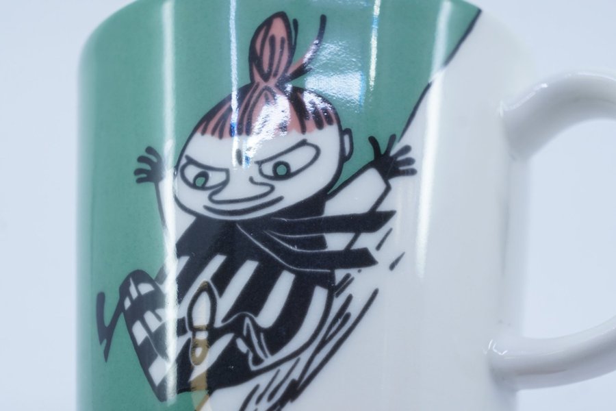 Muminmugg Lilla My glider, grön / Moomin Mug Little My Sliding