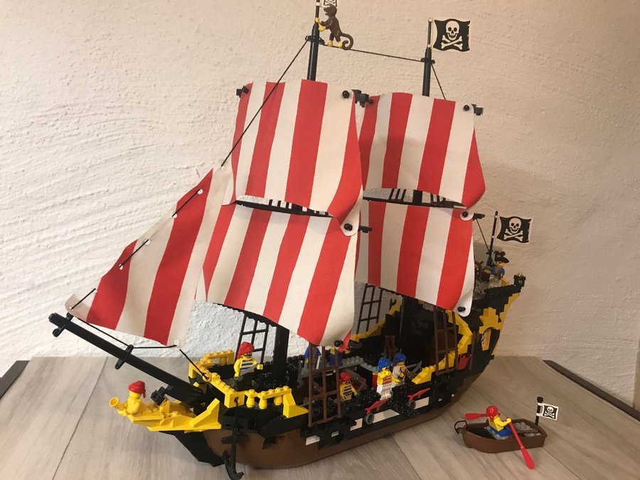 LEGO PIRATE SHIP 10040 BLACK SEA BARRACUDA 100% COMPLETE