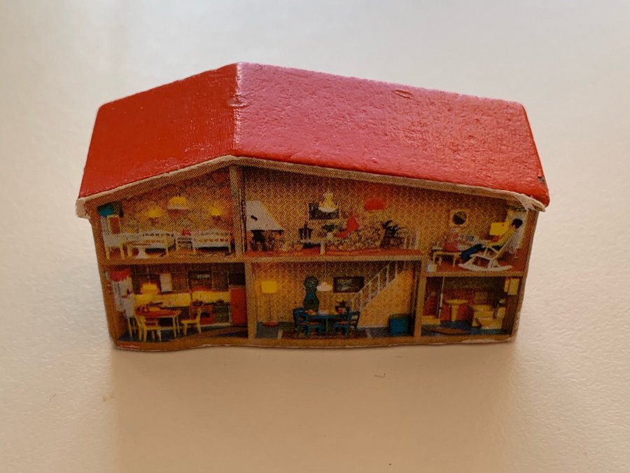 Retro Lundby Dockskåp till barnen i dockskåpet