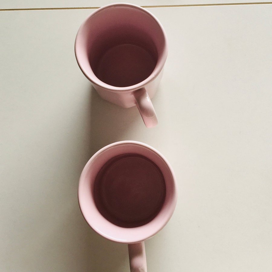 2 fina oanvända rosa kaffe/themuggar