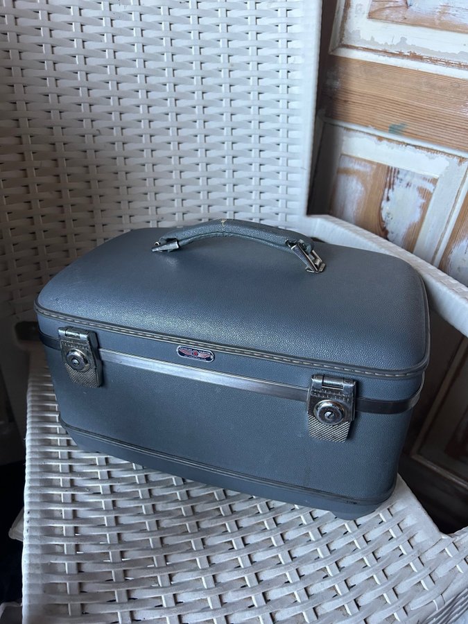 Retro American Tourister -tågfodral Tri-Taper - röda Sminkfodral ,vintage