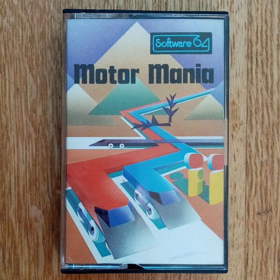 Motor Mania (Audiogenic) [Blå-VIt Kassett-Etikett] - Commodore 64/C64 Spel