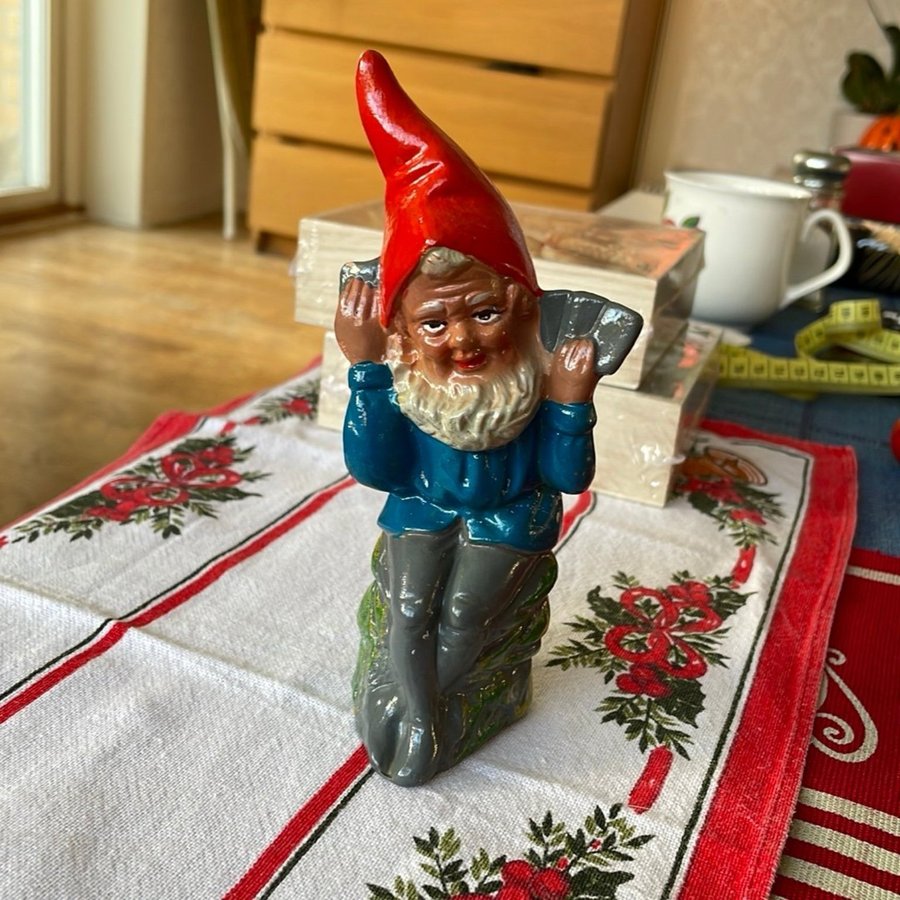 Tomte i keramik