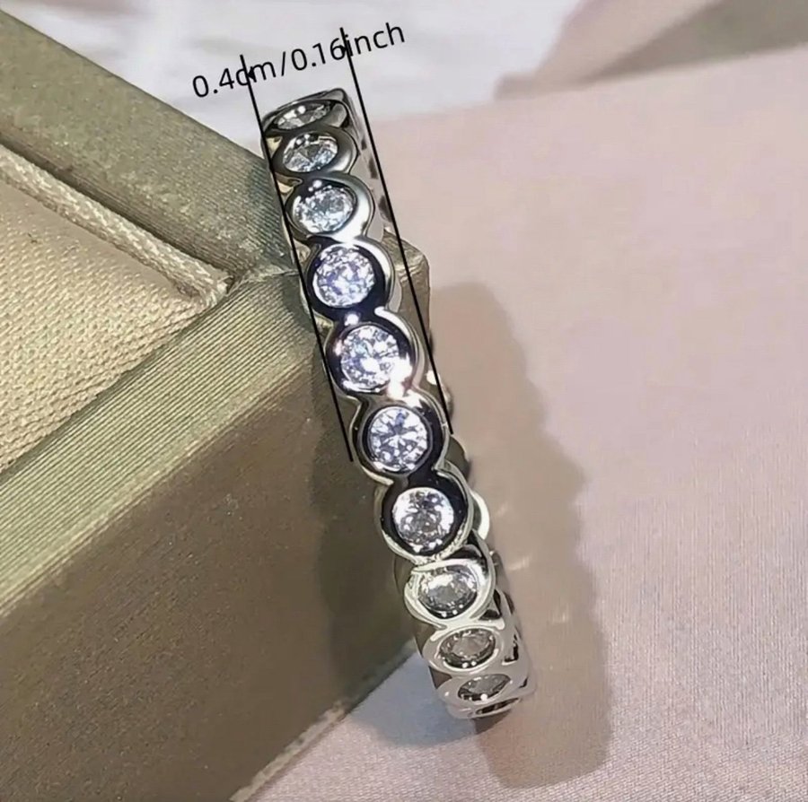 Helt nya ring i 316L stainless steel rostfritt stål Cubic Zirkon