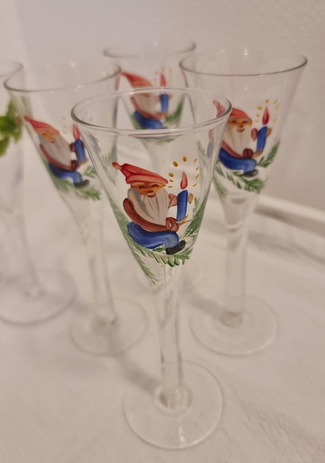 8st snapsglas med julmotiv