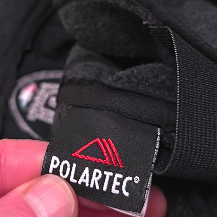 Equiline Grå polartec keps och . mycket värmt/helt ny. new.