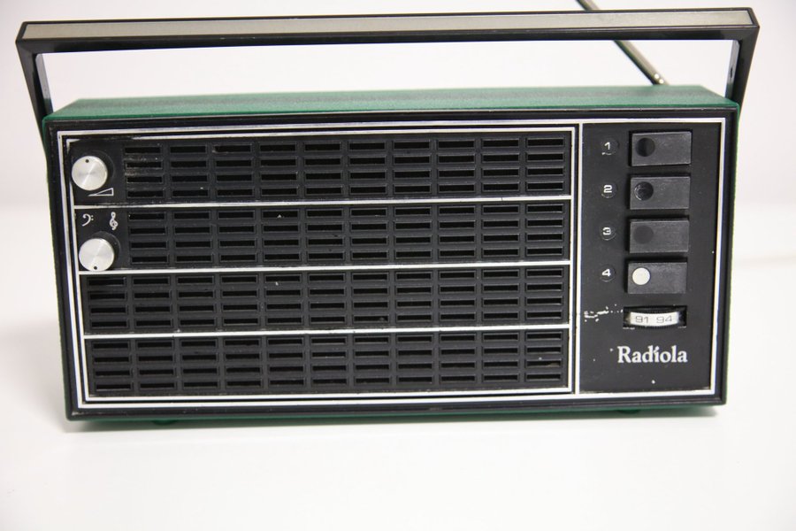 Radiola Ra 6338 - Vintage radio i hyfsat gott skick - Fungerar vid test