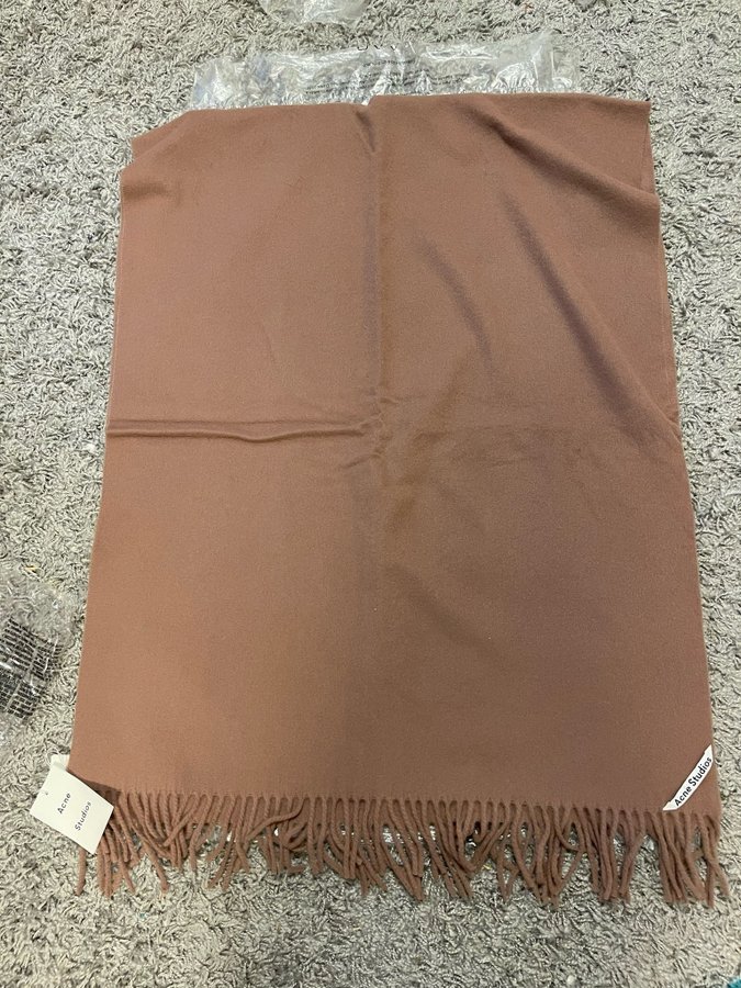 Helt ny*Acne Studios Canada brown halsduk, storlek 200 X 70 CM