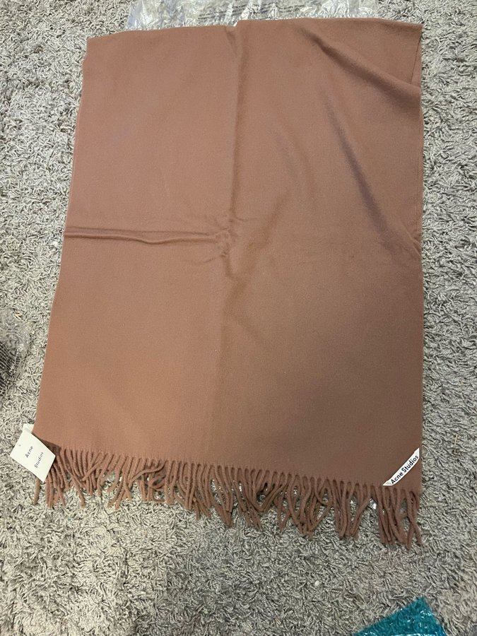 Helt ny*Acne Studios Canada brown halsduk, storlek 200 X 70 CM