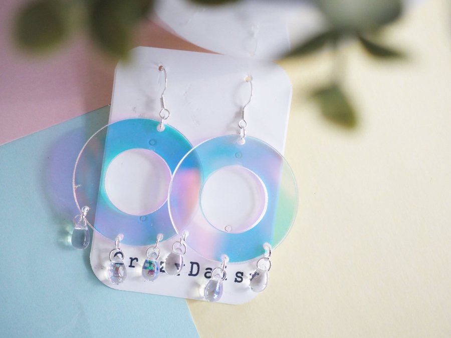 Reflecting circle shaped with sparking tear drop earrings