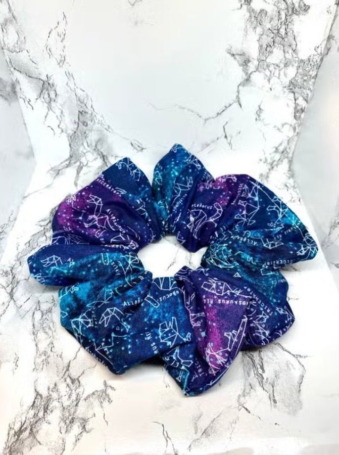 Blå / lila horoskop överdimensionerad XXL Scrunchie snodd Enchanted Scrunch NY