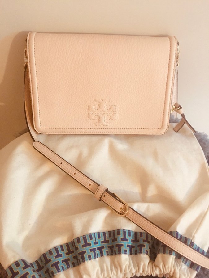 TORY BURCH AXELREMVÄSKA clutch  ROSA 100% kalvskinn avtagbar axelrem