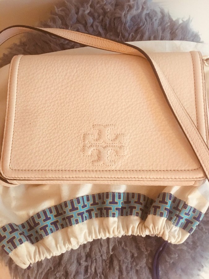 TORY BURCH AXELREMVÄSKA clutch  ROSA 100% kalvskinn avtagbar axelrem