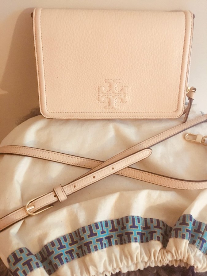 TORY BURCH AXELREMVÄSKA clutch  ROSA 100% kalvskinn avtagbar axelrem