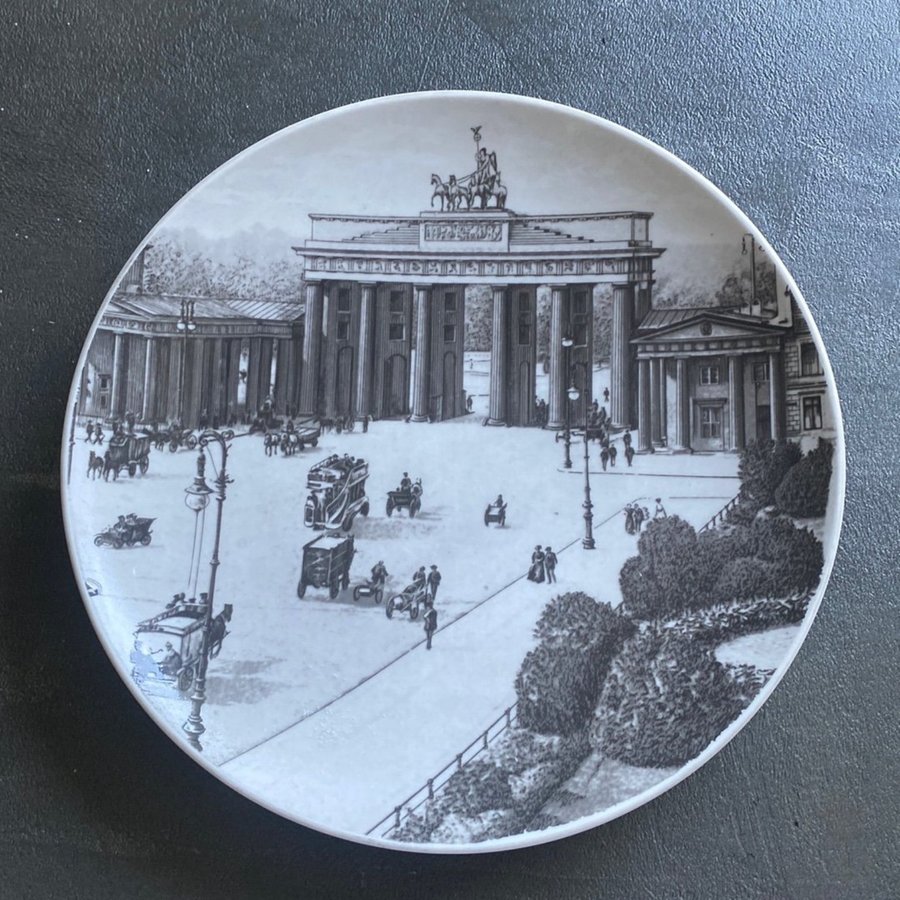 75 Jahre ADAC Berlin 1904-1979 Pariser Platz und Brandenburger Tor Tallrik