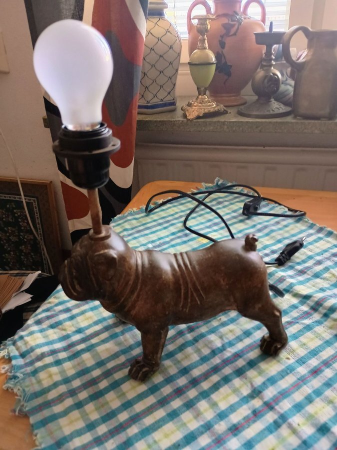 Söt Bulldog Lampa Kare design