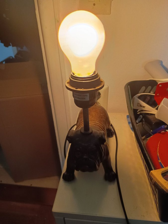 Söt Bulldog Lampa Kare design